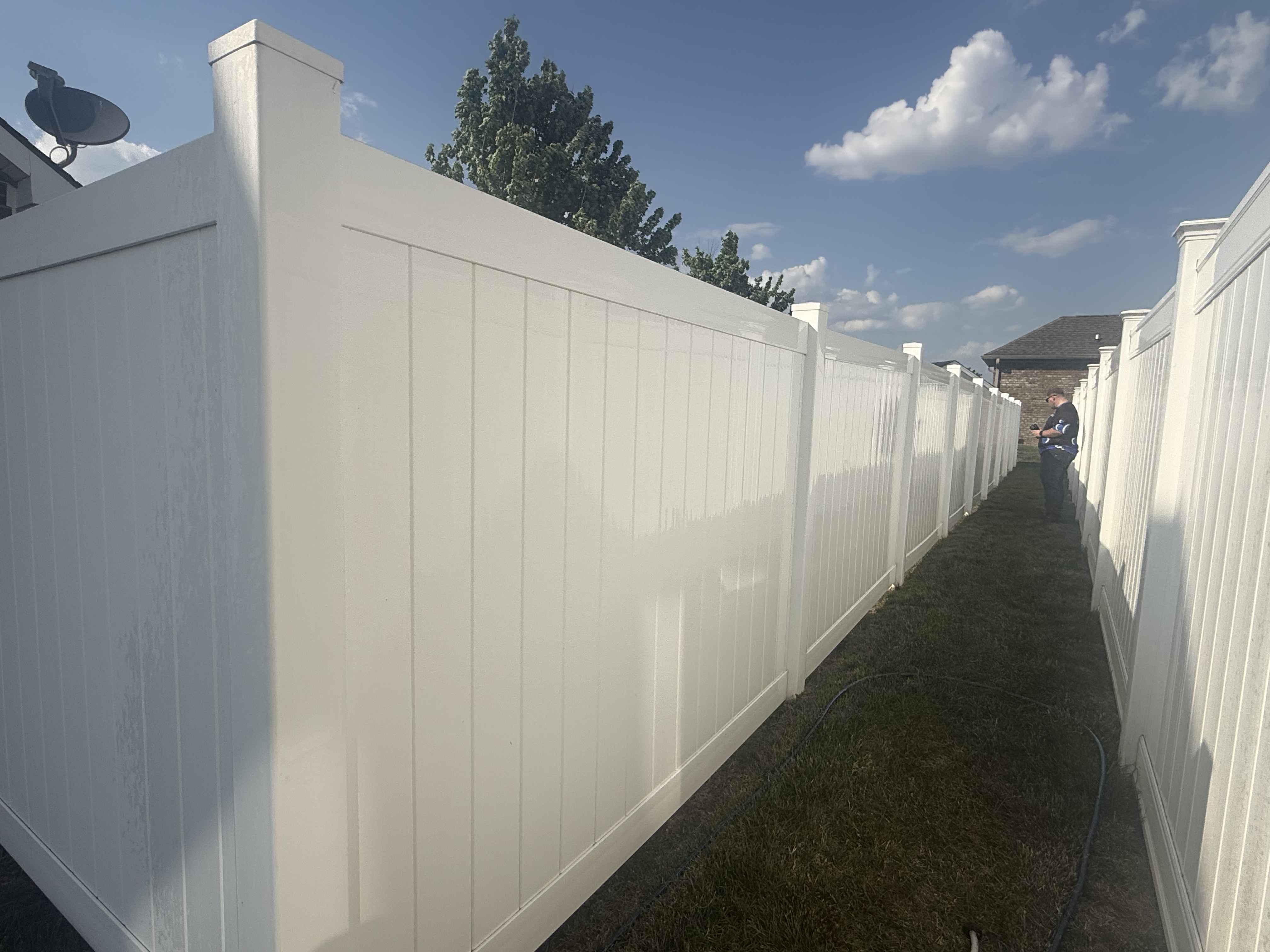 Fence cleaning service
