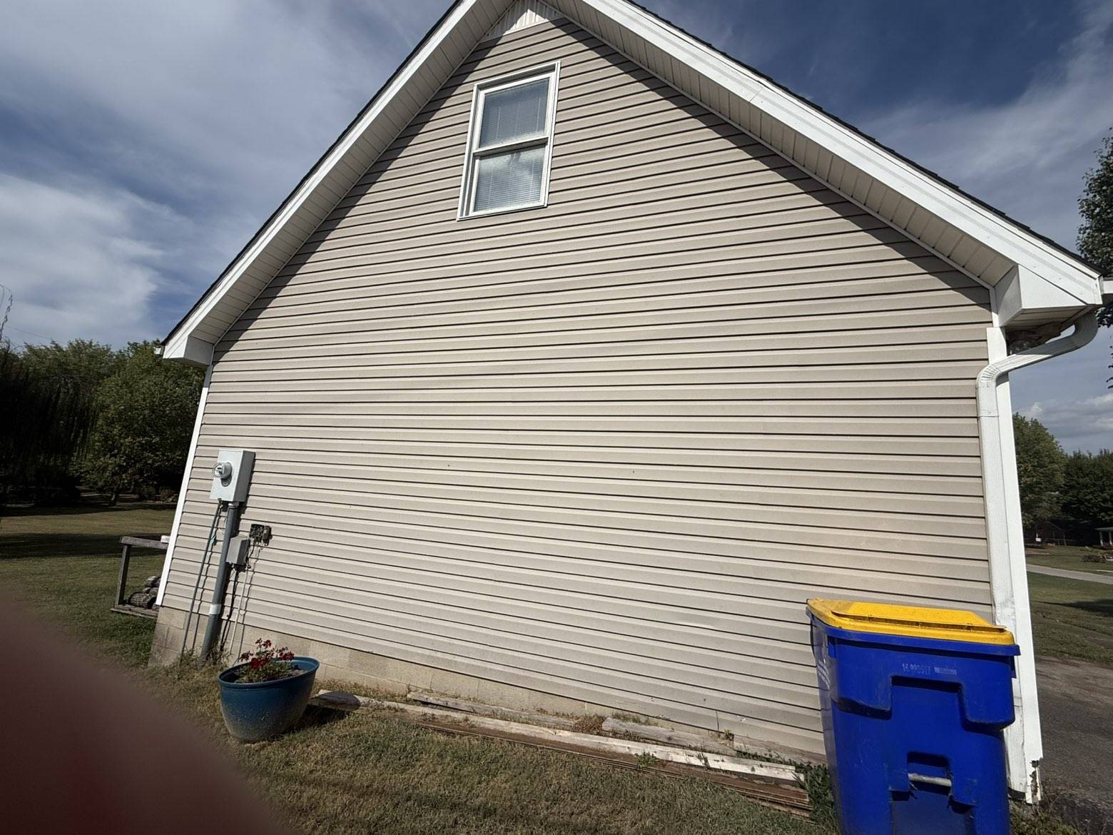 Vinyl siding cleaning before